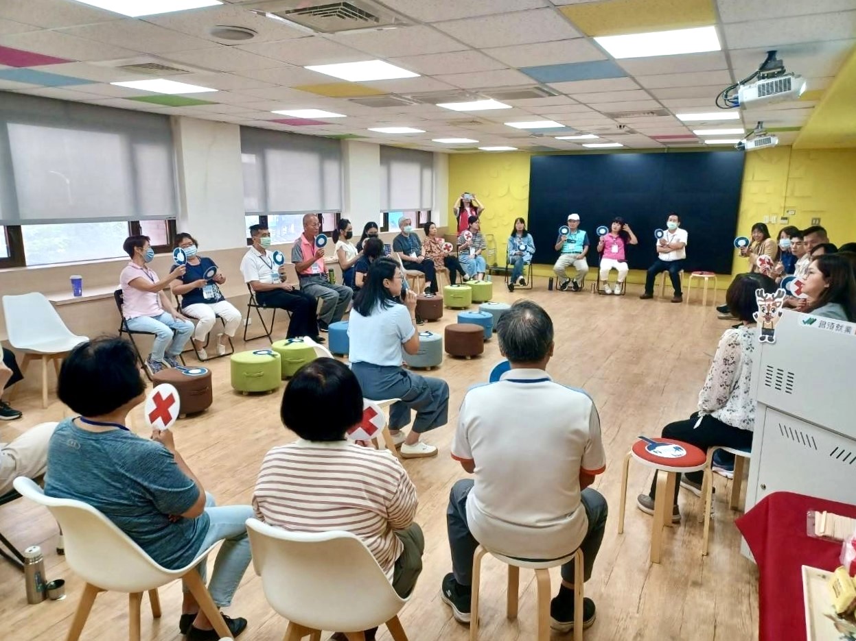 桃園市銀髮人才服務據點_跨世代共創職場新視界